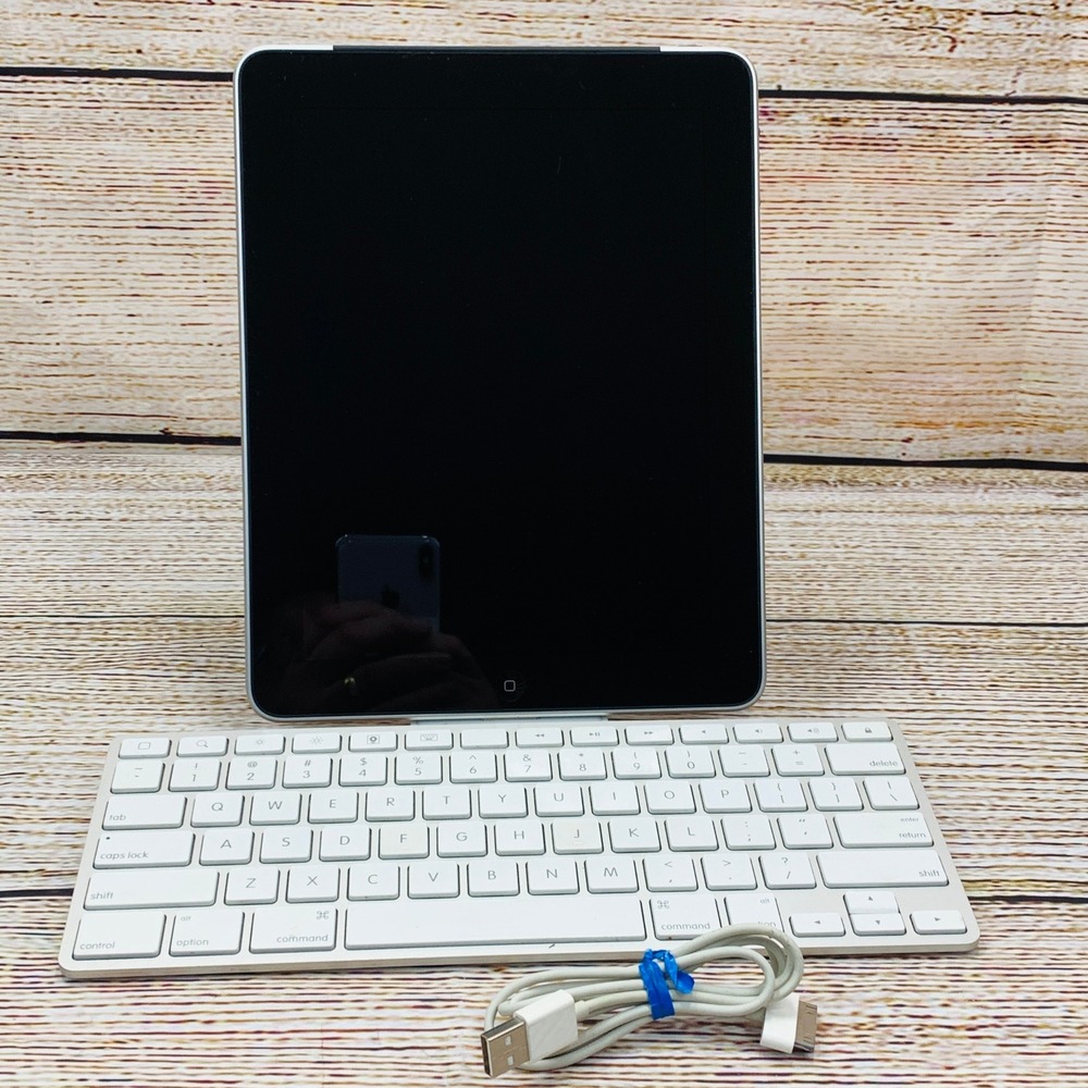 Apple iPad 2nd Gen Bundle Keyboard Dock Charger 16GB WiFi For Parts Untested